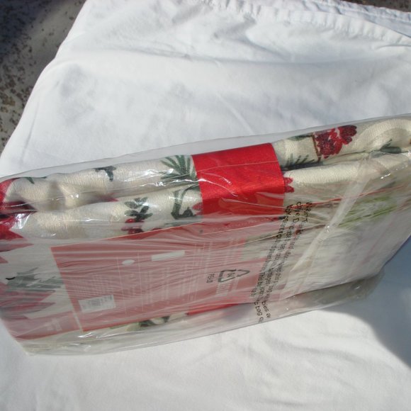 NEW 60" x 84" OBLONG Fabric Tablecloth FOOD NETWORK Christmas Winter Juniper - Picture 5 of 9